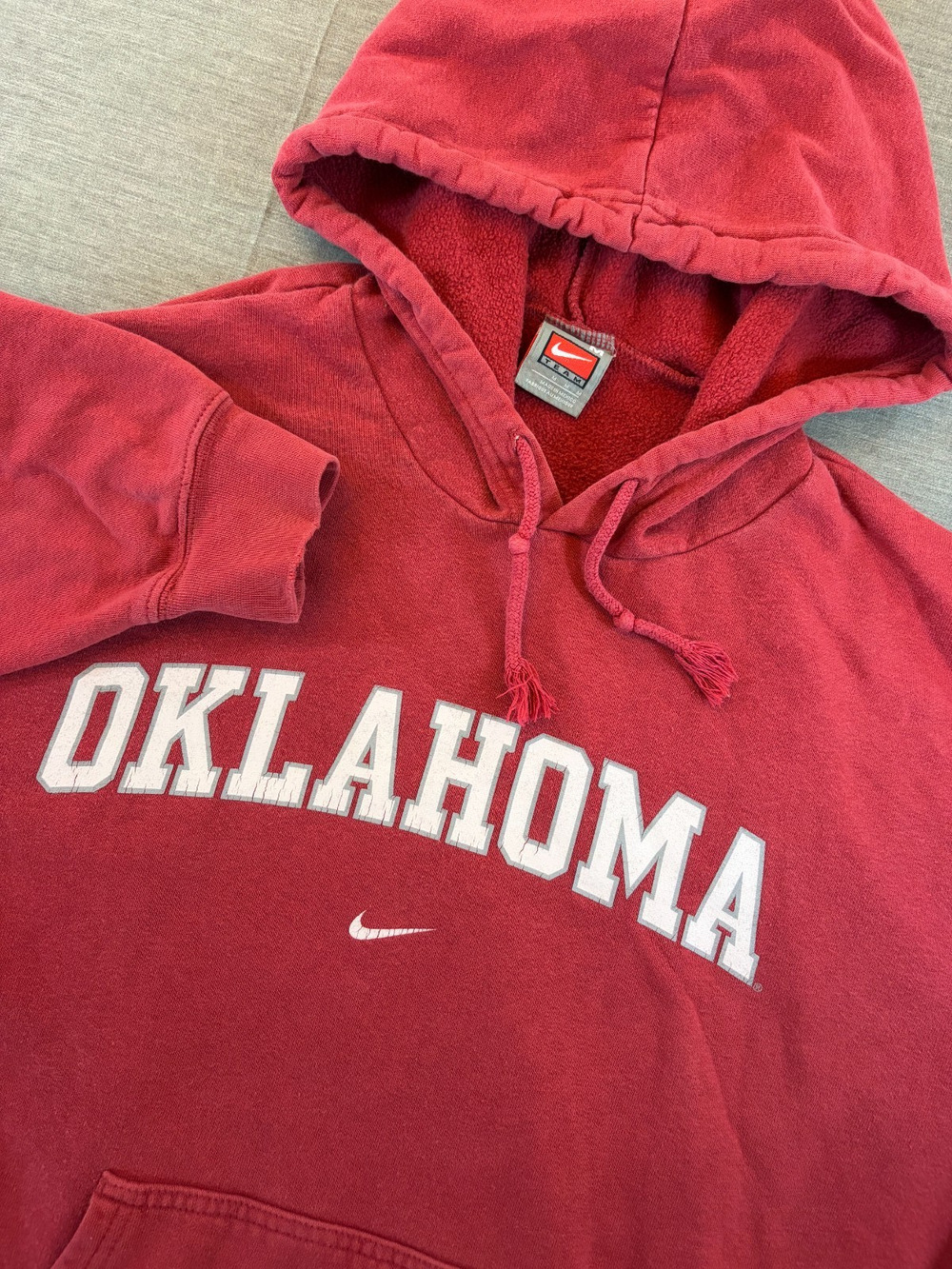 Nike Oklahoma Sooners Hoodie Size M Red Center Swoosh College Sweatshirt
